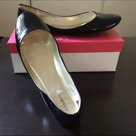Black shinny flats
