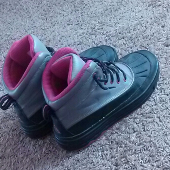 Nike ACG Boots - Picture 1 of 3