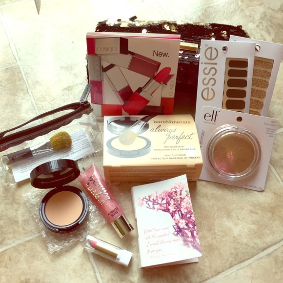 Victoria's Secret Other - 🎄🆕 Beauty Bundle! 💋