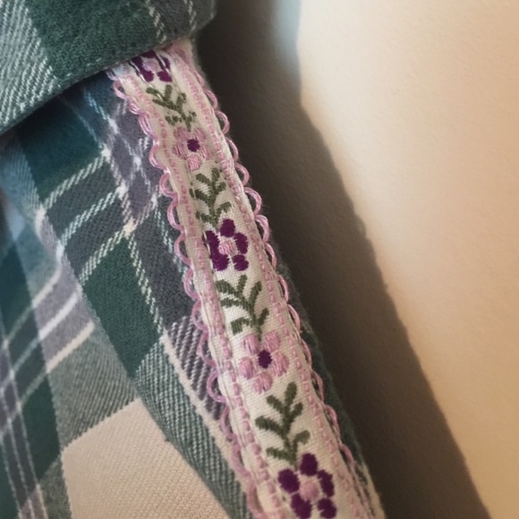 Vintage flannel shirt with a lavender flower trim - Picture 3 of 3