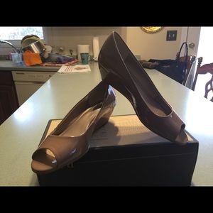 Alfani step n flex peep toe wedges!