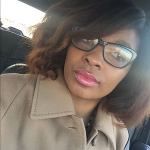 Meet your Posher, Adrienne