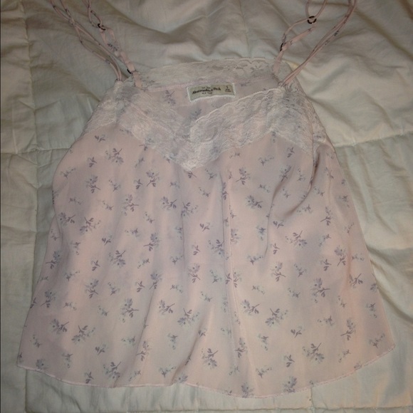 Silk floral baby pink tank with lace detail!!