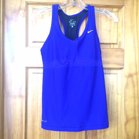 Nike Tops - 💙Nike Dir-fit workout top💙