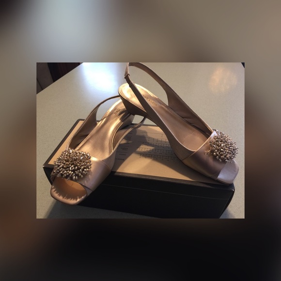 Sling back dress shoe!