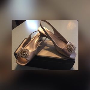 Sling back dress shoe!