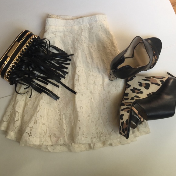 Full lines lace skirt