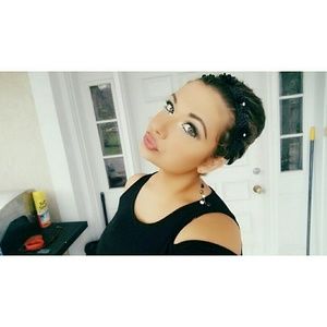 Meet your Posher, Alexis