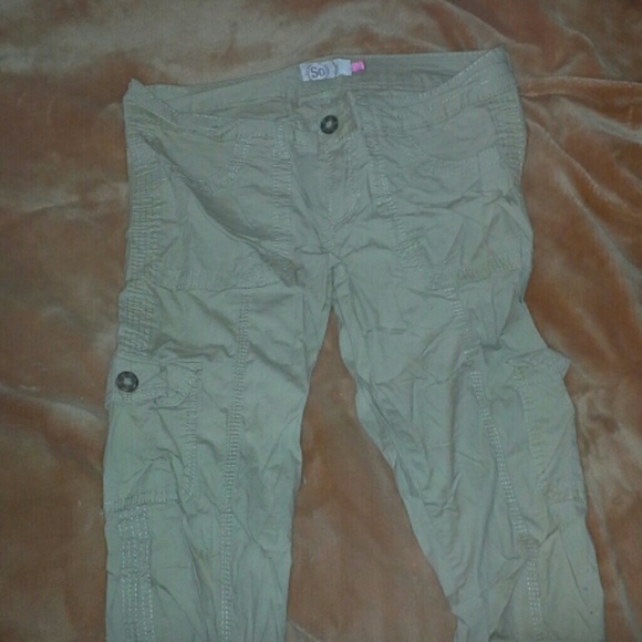 Khaki capri pants.