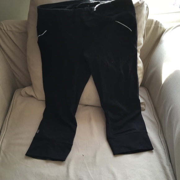 Athleta Relay Capri, size large.