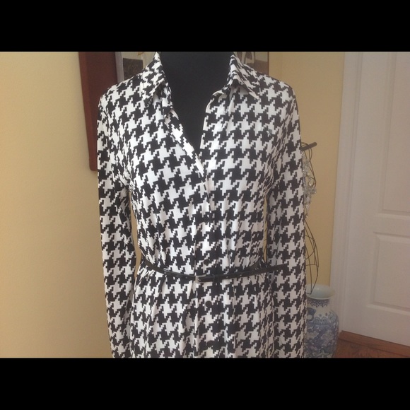 Ann Klein button down dress with belt