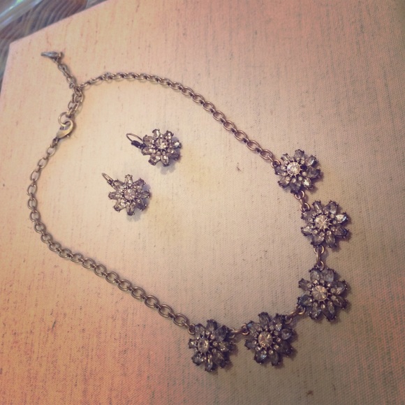 Mirabelle petite collar necklace & drop earrings.