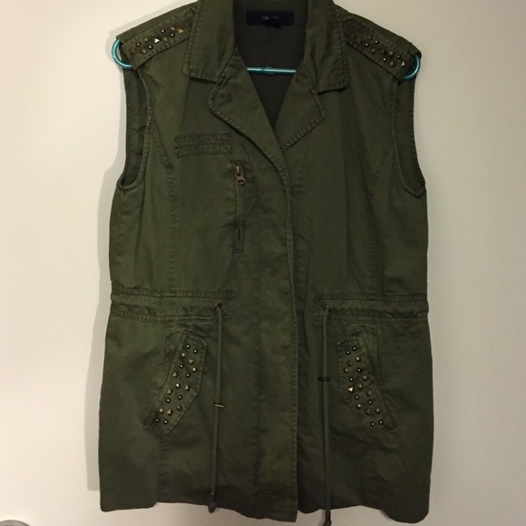 A deep green vest, with a collar