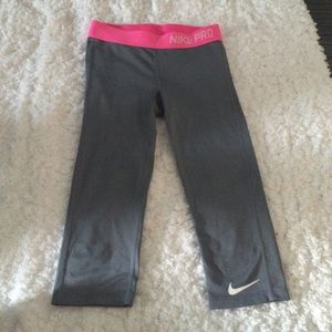 Girls Nike Pro capris
