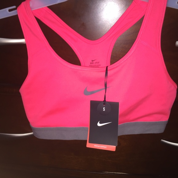 ✨💫brandnew nikesports bra .size small. S