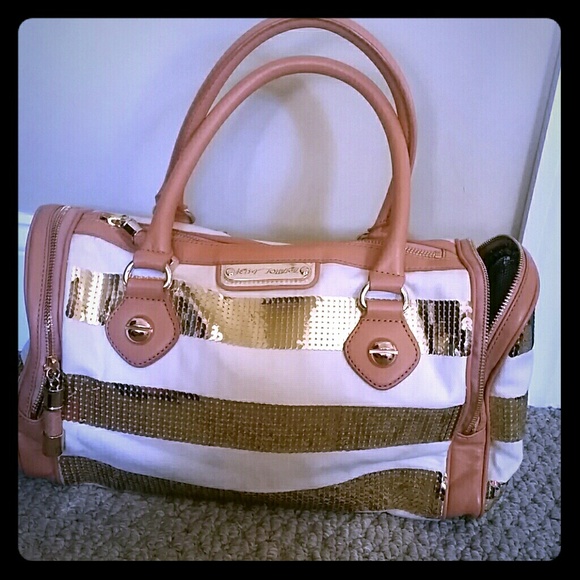 Betsey Johnson Handbags - Betsey Johnson pocketbook