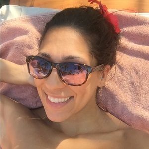 Meet your Posher, Eleni