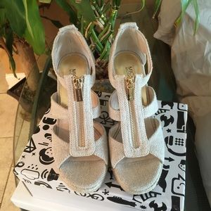 Women's wedge shoes
