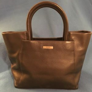TUMI Black Leather Handbag ~ 💼 ✨