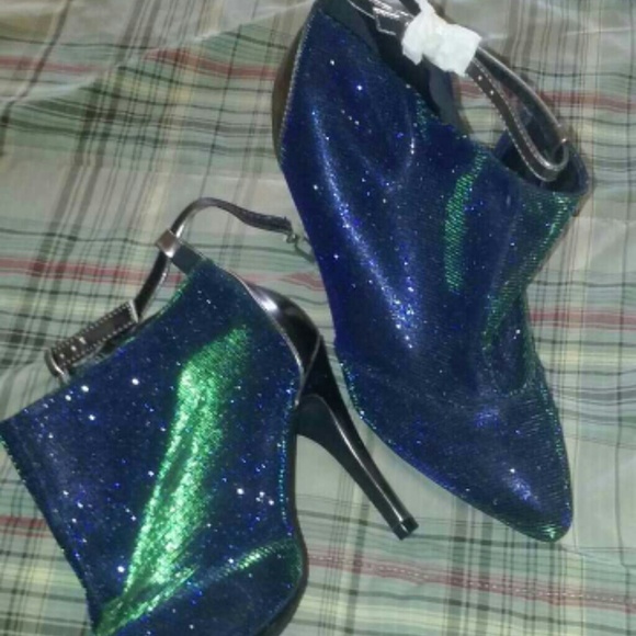 Heel shoe boot