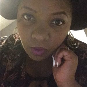 Meet your Posher, Ebony