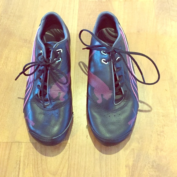 Black and pink puma ladies sneakers