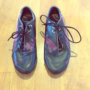 Black and pink puma ladies sneakers