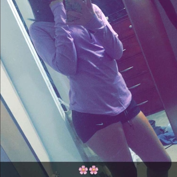 Nike💫✨✨ - Picture 3 of 3