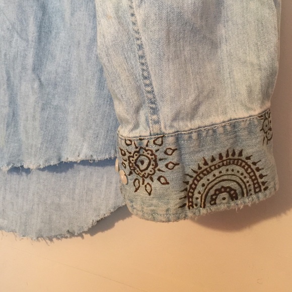 Vintage denim shirt with henna designs - Picture 3 of 4