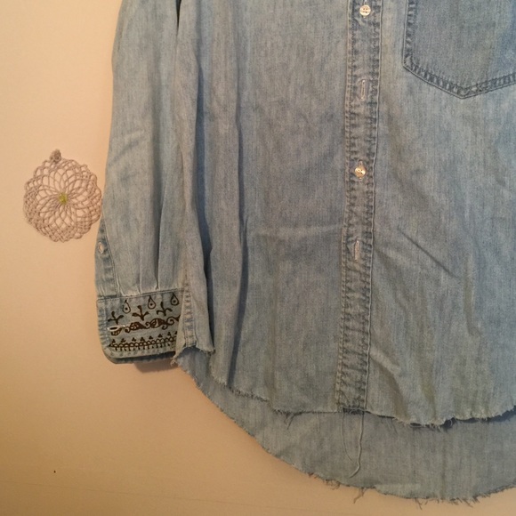 Vintage denim shirt with henna designs - Picture 4 of 4