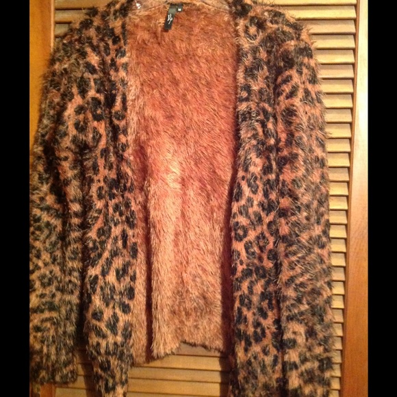 Vip Sweaters - Sale ! VIP button down cheetah cardigan 😸💛