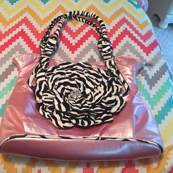 Super cute purse used once!