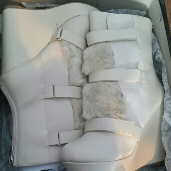 Juicy couture white fur wedge boots
