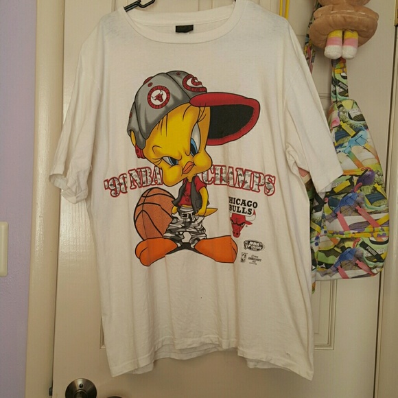 Vintage 98 Tweety Bird  Chicago Bulls