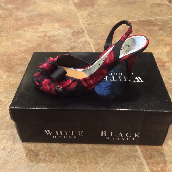 White House black market rose peep toe heels