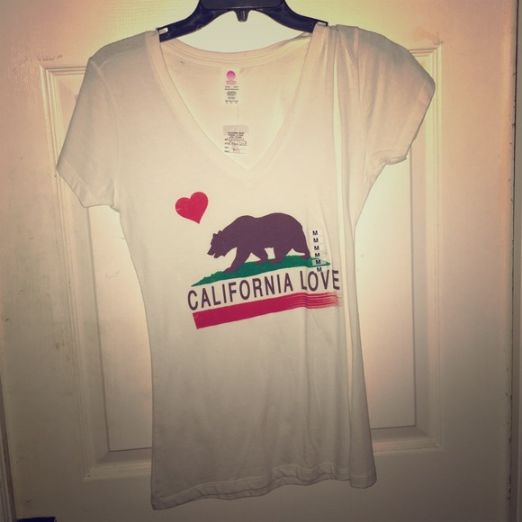 California love v-neck