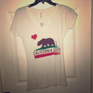 California love v-neck
