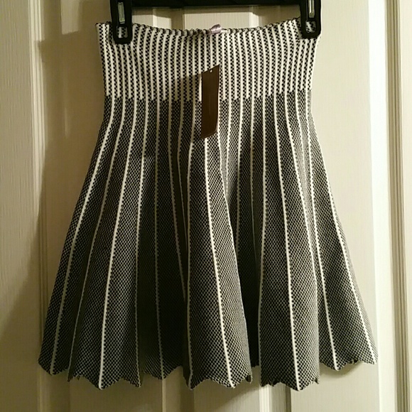NWT Black and white skirt!! - Picture 2 of 4