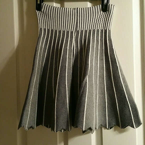 NWT Black and white skirt!! - Picture 3 of 4