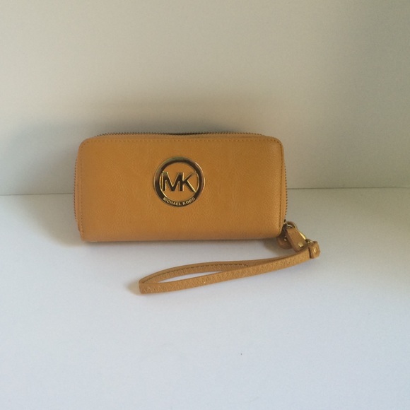 MICHAEL KORS  double zip wallet ( I reposted this