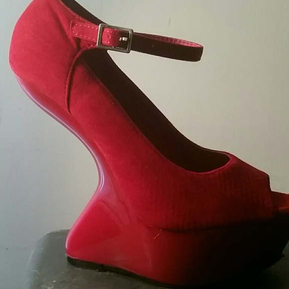 Red Heels - Picture 2 of 4