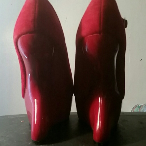 Red Heels - Picture 3 of 4