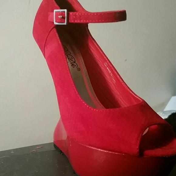 Red Heels - Picture 4 of 4