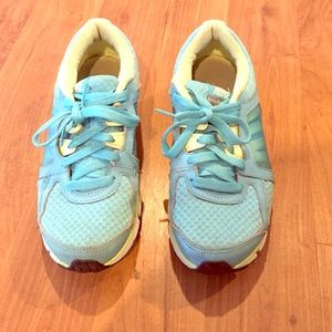 Nike ladies dual fusion sneakers