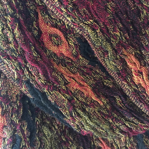 Beautiful scarf - Picture 3 of 3