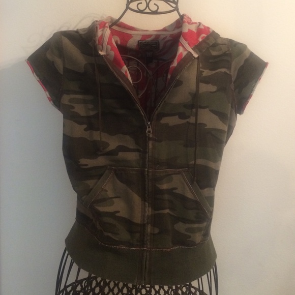 Lucky Brand cap sleeve camo print hoodie