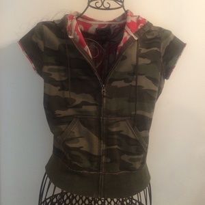 Lucky Brand cap sleeve camo print hoodie