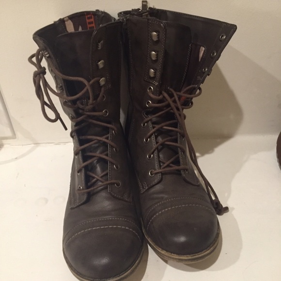 Combat boots