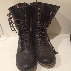 Combat boots
