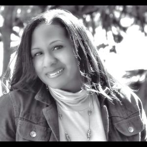 Meet your Posher, Deena